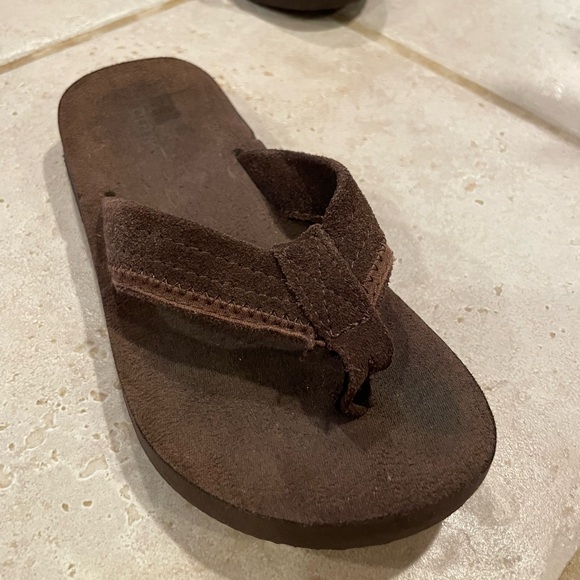 **2 for $20**Old Navy brown suede flip flops, kids size 12 1/2 - Picture 4 of 5